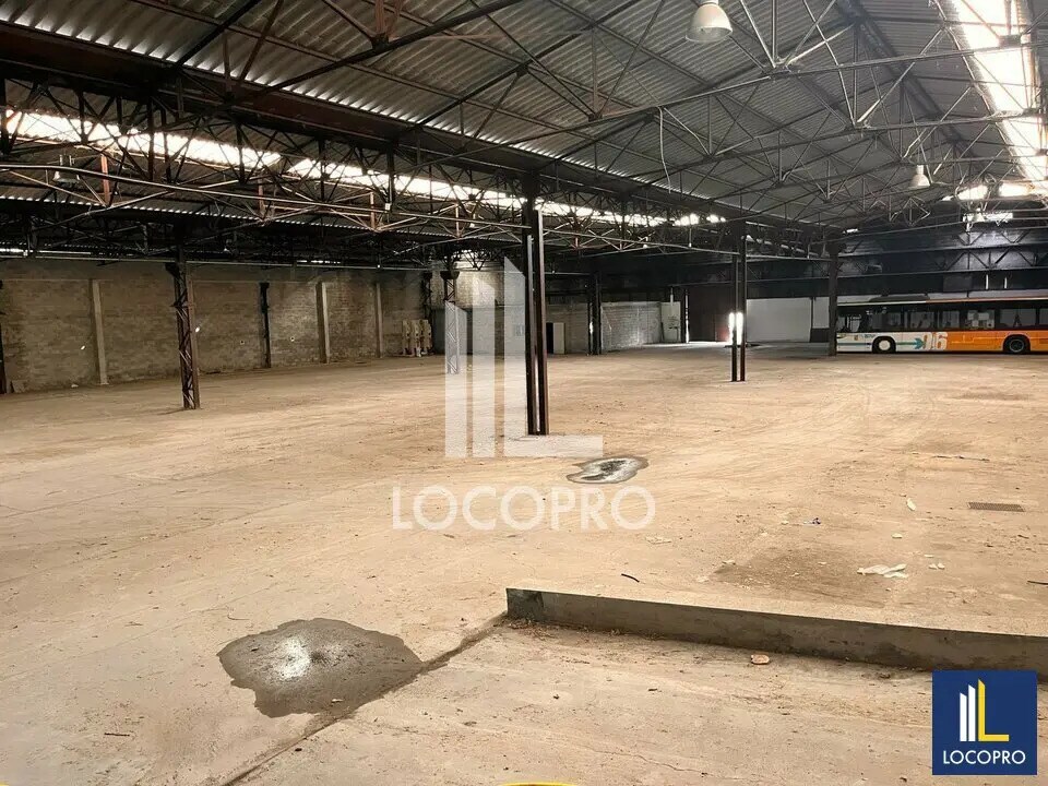 Location Local d'activités 3 926 m² - Photo 1