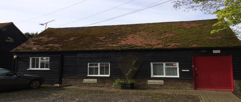 St Piers Ln, Lingfield for sale - Primary Photo - Image 1 of 1