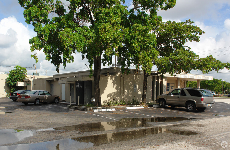 1900-1920 E Oakland Park Blvd, Fort Lauderdale, FL for rent - Building Photo - Image 3 of 3