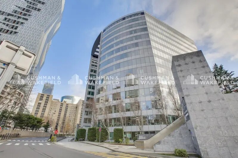 23-27 Rue Delariviere Lefoullon, Puteaux to rent - Building Photo - Image 2 of 16