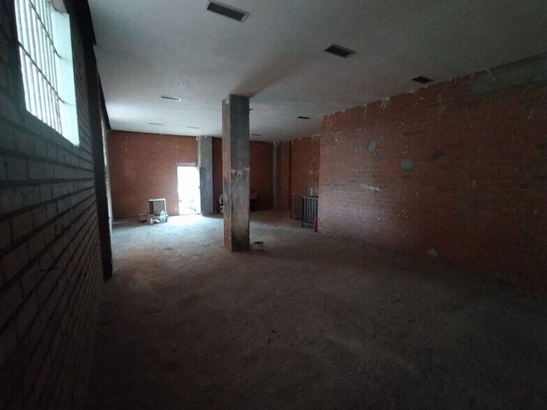 Retail in Cáceres to rent - Building Photo - Image 3 of 5