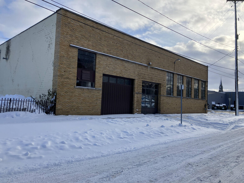 516 Cleveland St, Saginaw, MI for sale - Building Photo - Image 2 of 9