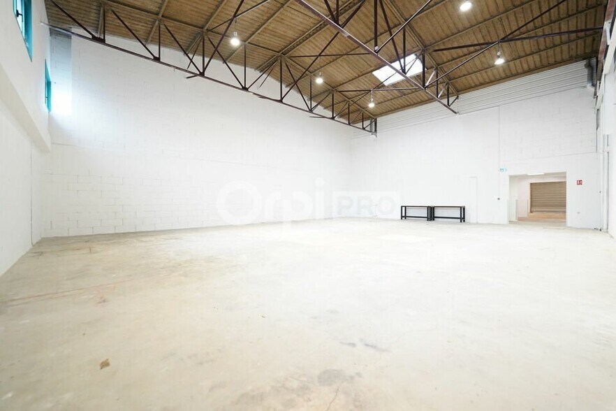 1 Rue Jules Serval, Vénissieux to rent - Building Photo - Image 3 of 27