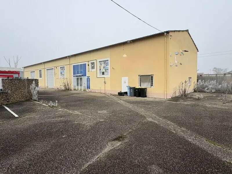 Office in Meyzieu to rent Building Photo- Image 1 of 12