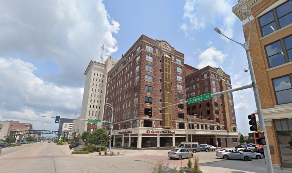 100 SE 9th St, Topeka, KS for rent - Building Photo - Image 1 of 6