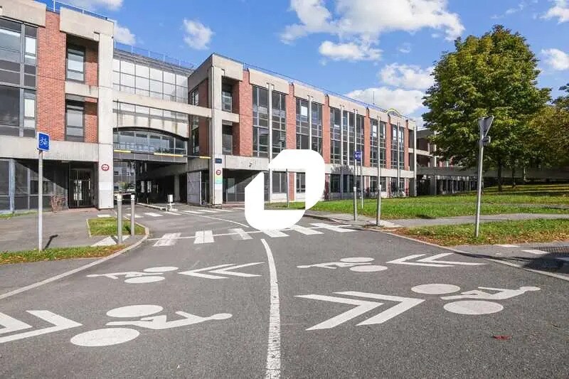 Office in Évry-Courcouronnes to rent Building Photo- Image 1 of 15