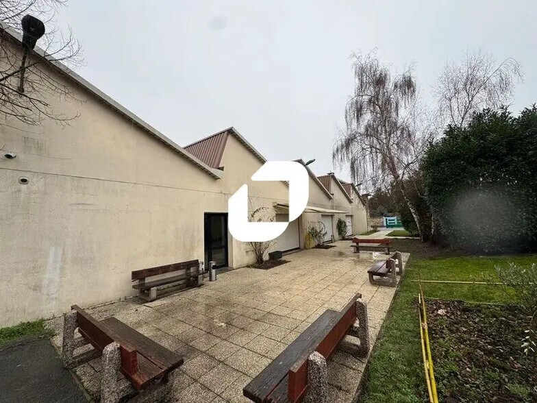 Light Industrial in Bagneux to rent - Building Photo - Image 2 of 6