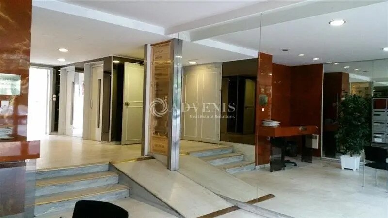 Office in Le Chesnay-Rocquencourt to rent - Lobby - Image 3 of 5