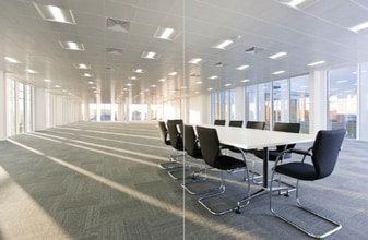 The Causeway, Staines to rent Interior Photo- Image 2 of 5