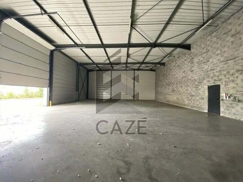 Light Industrial in Lormont to rent - Interior Photo - Image 2 of 5