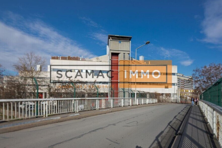 Office in Saint-Denis to rent - Building Photo - Image 3 of 10