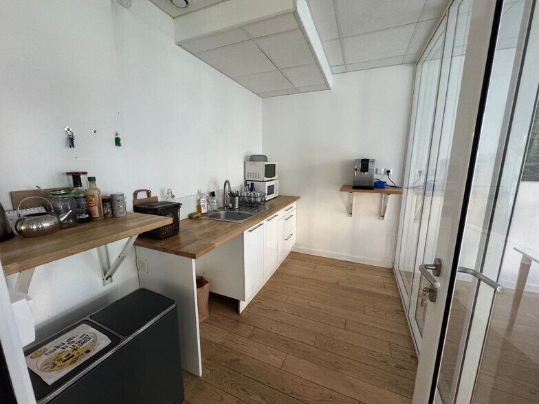 31 Cours Emile Zola, Villeurbanne to rent - Interior Photo - Image 3 of 11