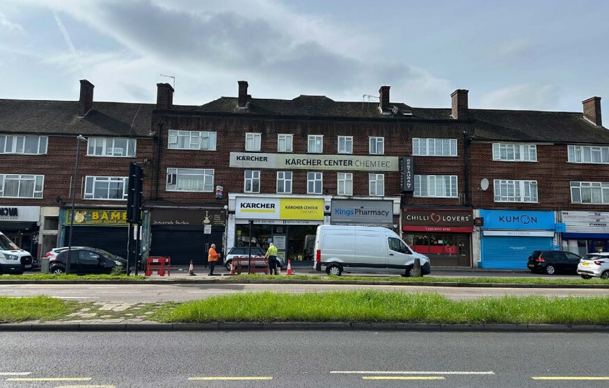 901 Honeypot Ln, Stanmore for sale Primary Photo- Image 1 of 1