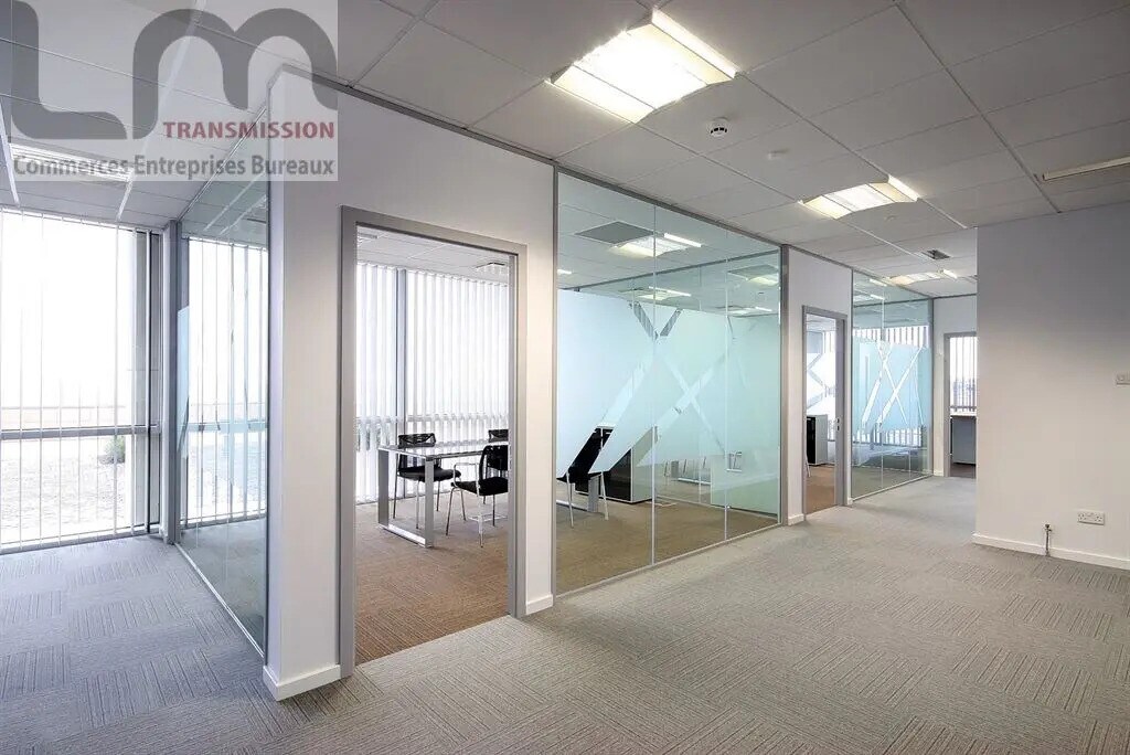 Vente Bureaux 903 m² - Photo 1