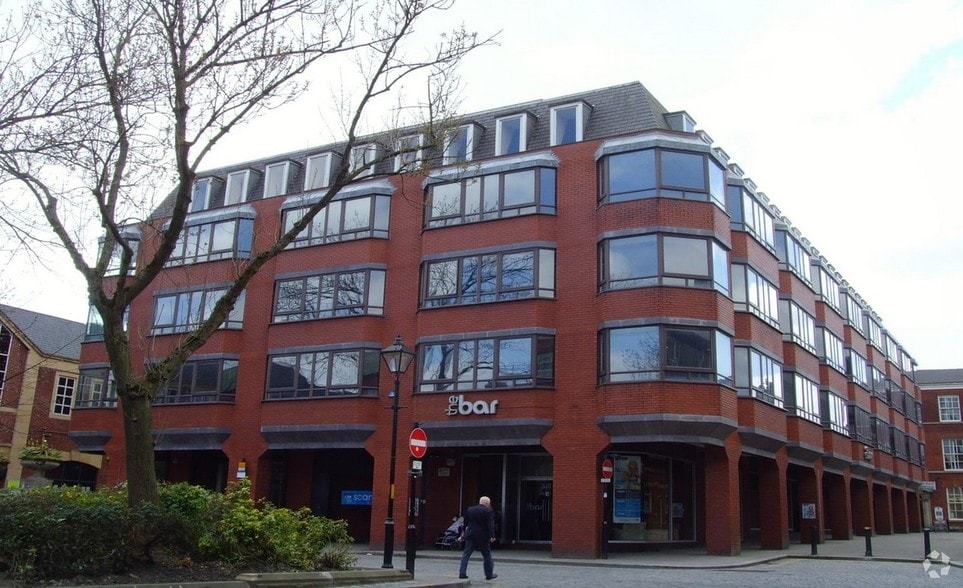 Nelson Sq, Bolton to rent - Building Photo - Image 2 of 5