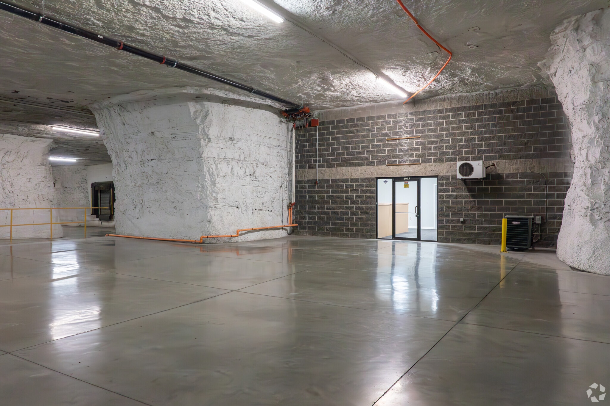 1600 N State Route 291, Independence, MO to rent Interior Photo- Image 1 of 14