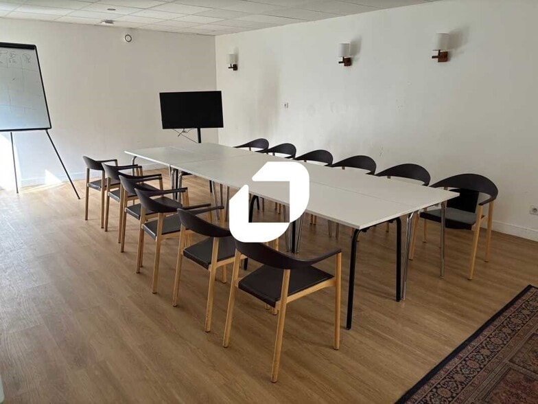 Retail in Le Raincy to rent - Building Photo - Image 3 of 7