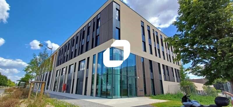 Office in Versailles to rent Building Photo- Image 1 of 25
