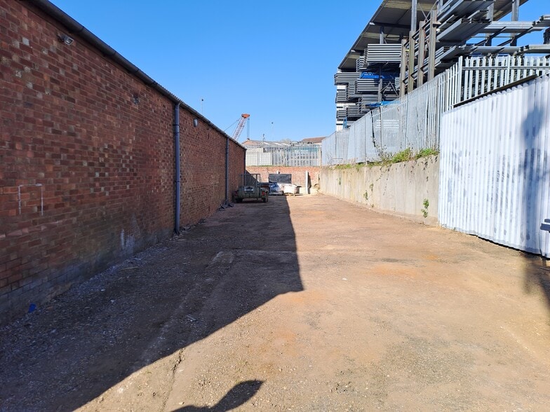 13 Southfield, Welwyn Garden City for sale - Building Photo - Image 3 of 3