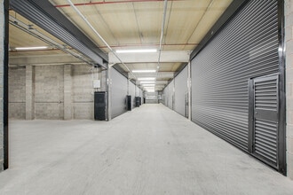 574 Manchester Rd, Bury to rent Interior Photo- Image 2 of 14