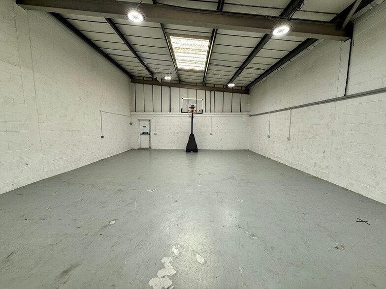 Elliott Rd, Bournemouth to rent - Building Photo - Image 3 of 3