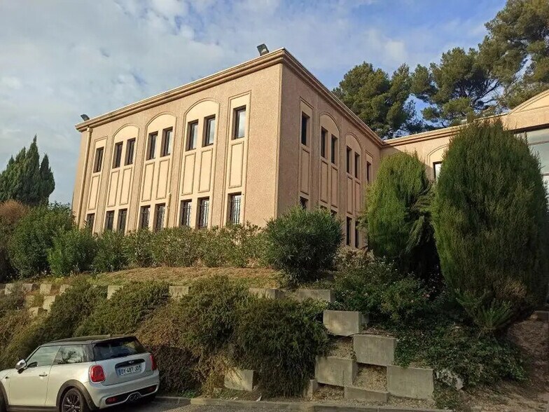 Office in Marseille to rent - Building Photo - Image 2 of 6