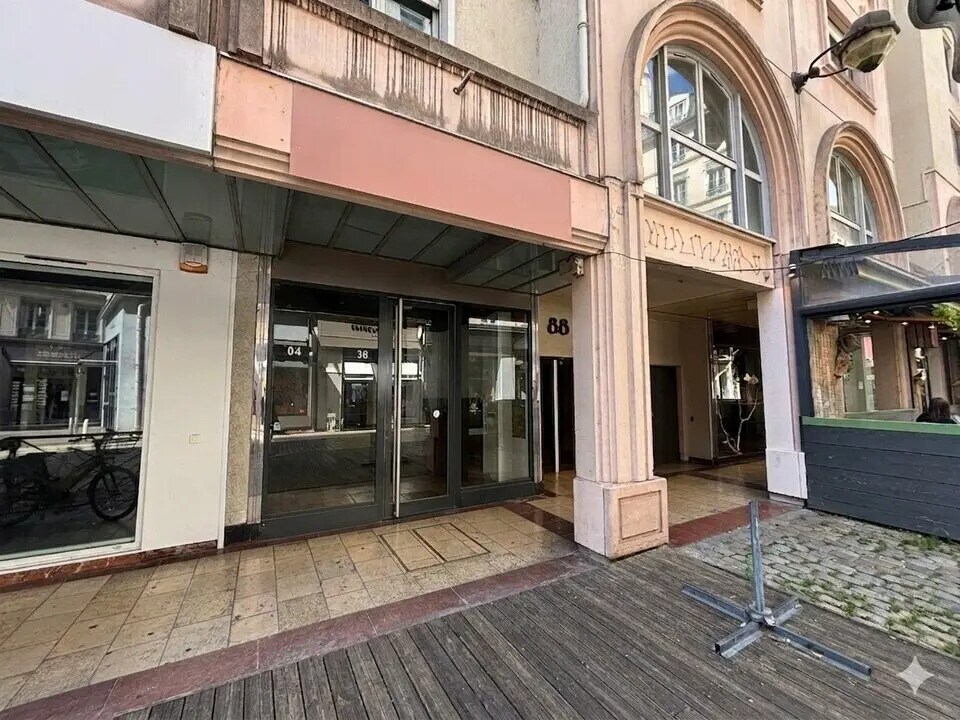 Location Commerce 75 m² - Photo 1