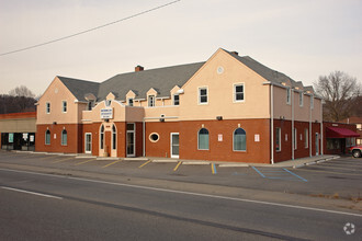 3920 Maccorkle Ave SE, Charleston, WV for rent Building Photo- Image 1 of 9