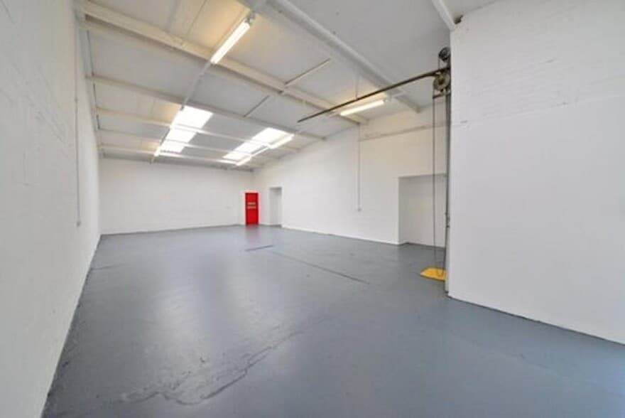 Fortune Way, London to rent - Building Photo - Image 2 of 6