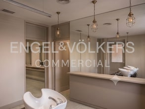Retail in Madrid, Madrid to rent Interior Photo- Image 2 of 3