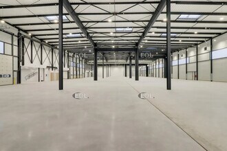 Light Industrial in Le Bourget to rent Interior Photo- Image 1 of 9