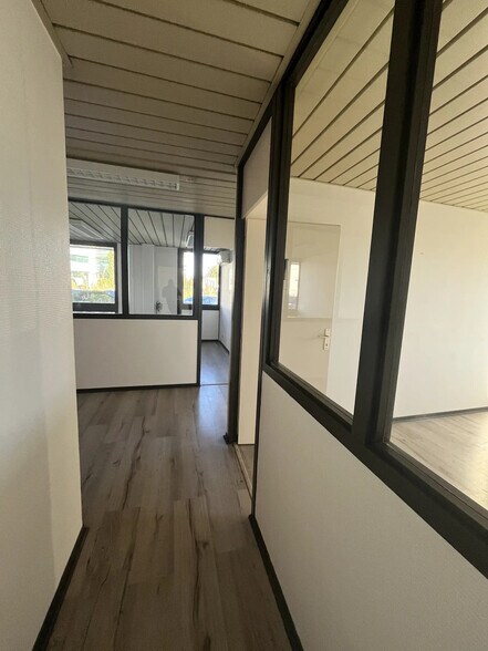 Office in Mérignac to rent - Interior Photo - Image 3 of 13