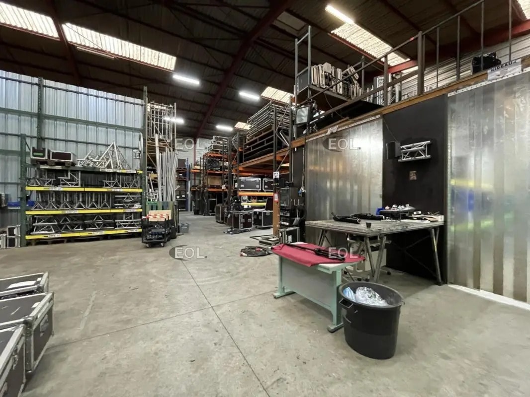 Light Industrial in SAINT-OUEN-L'AUMONE to rent Building Photo- Image 1 of 4