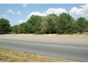 13245 S Black Bob Rd, Olathe, KS for sale Primary Photo- Image 1 of 1