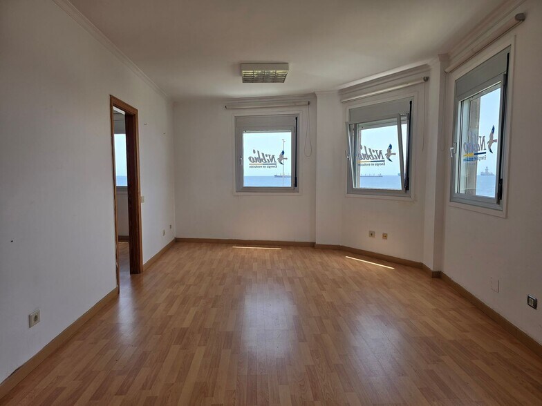 Plaza de Santa Isabel, 8, Las Palmas de Gran Canaria, Las Palmas to rent - Building Photo - Image 2 of 15