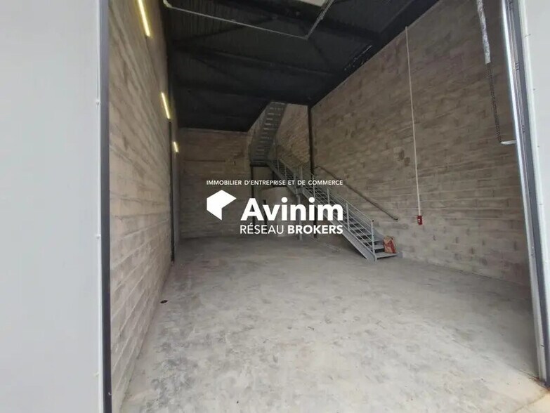 Light Industrial in Tremblay-en-France to rent - Interior Photo - Image 2 of 5