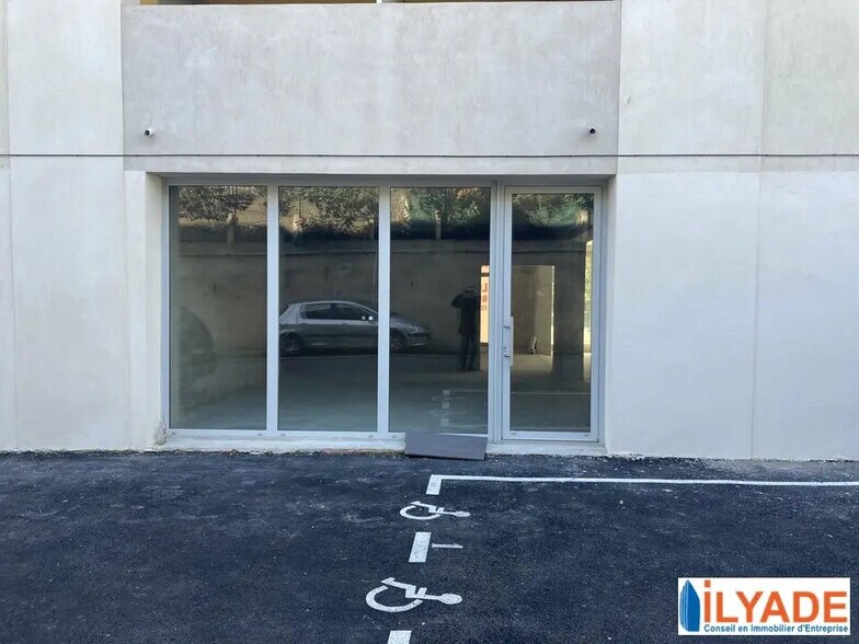 Office in Marseille for sale - Building Photo - Image 3 of 5