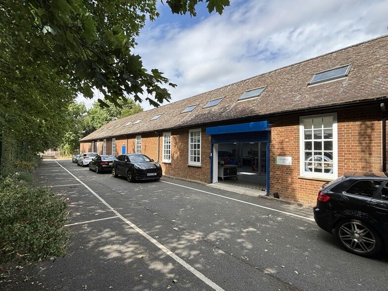 Hurdles Way, Duxford to rent - Building Photo - Image 3 of 12