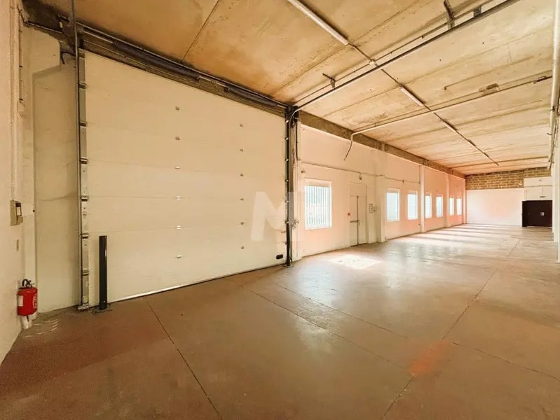 Light Industrial in Verrières-le-Buisson to rent Interior Photo- Image 1 of 6