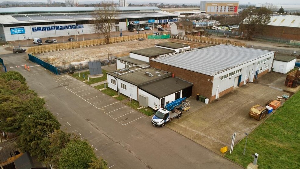 22-42 Freshwater Rd, Dagenham to rent - Building Photo - Image 3 of 12