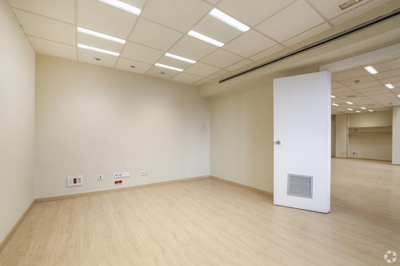 Madrid, MAD 28009 - - - Interior Photo - Image 2 of 12