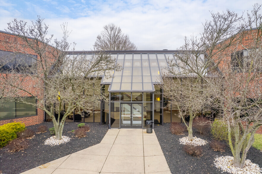 740 Springdale Dr, Exton, PA for rent - Building Photo - Image 1 of 7