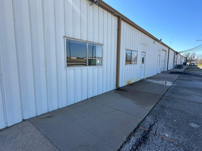 1705 Industrial blvd, Brenham, TX for rent - Building Photo - Image 3 of 4