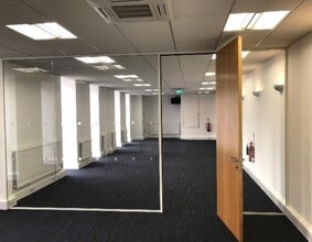 12-15 Packhorse Rd, Gerrards Cross to rent Interior Photo- Image 2 of 4