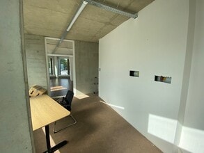 12 High St, London to rent Interior Photo- Image 2 of 5