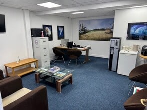 3-4 Trinity St, Dorchester to rent Interior Photo- Image 2 of 2