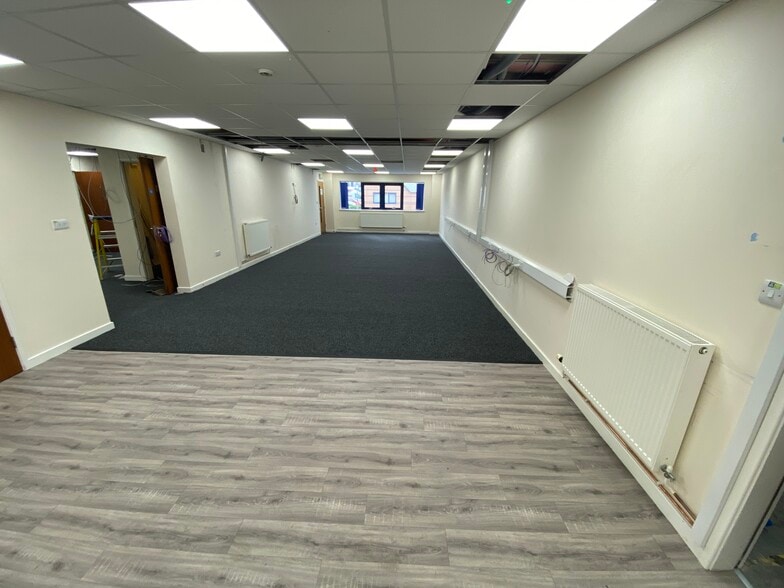 Walter Leigh Way, Leigh to rent - Building Photo - Image 2 of 5