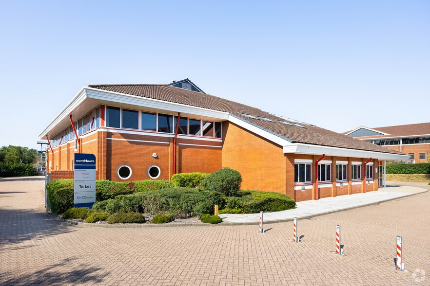 Crockford Ln, Chineham to rent - Primary Photo - Image 1 of 3
