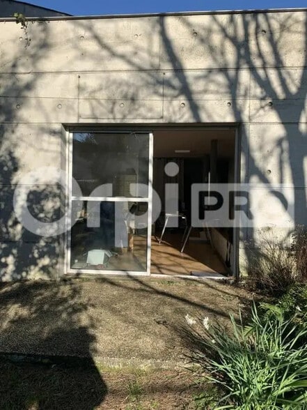 Office in Pessac to rent - Building Photo - Image 2 of 6