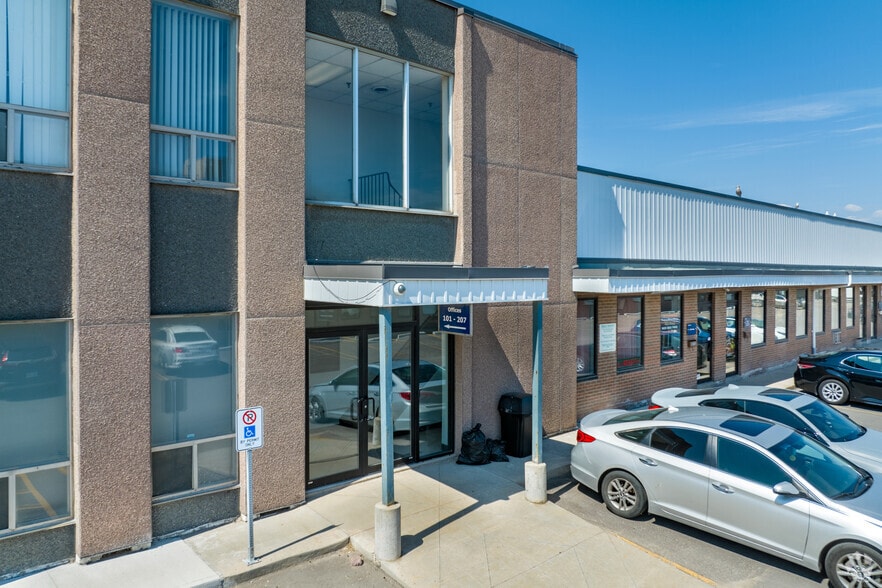2465 Cawthra Rd, Mississauga, ON for sale - Building Photo - Image 3 of 14